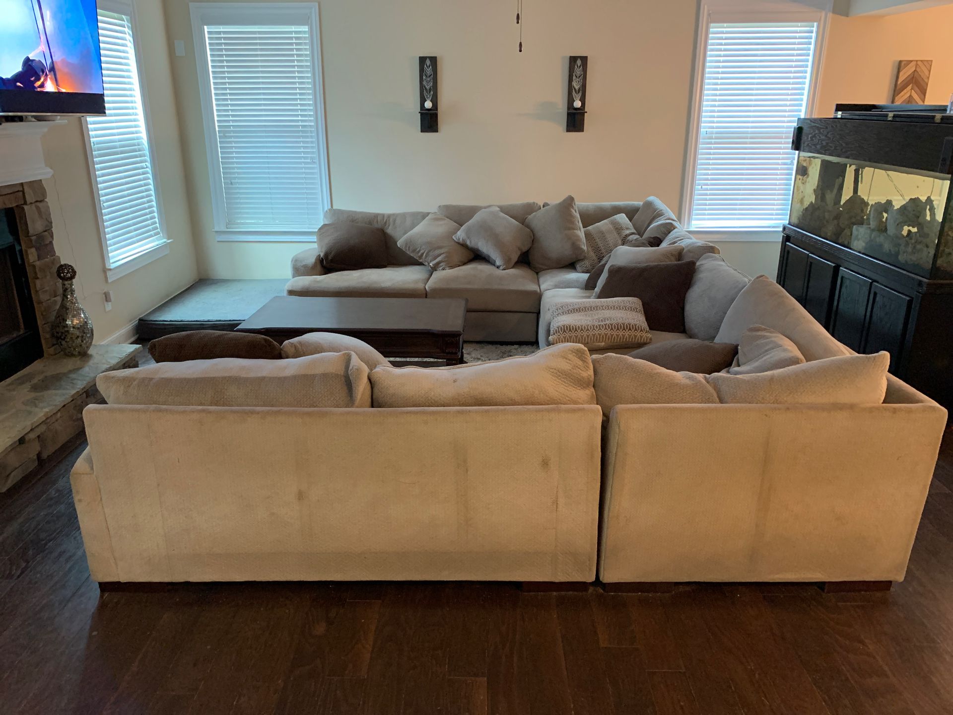 U-shape sectional couch