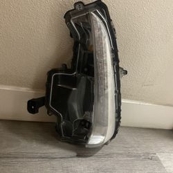 OEM 2017-2022 Toyota Prius Prime Left LED  Fog Light Signal Lamp  Used