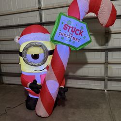 Christmas Inflatable Minion Holding with Giant Candy 5ft (New)