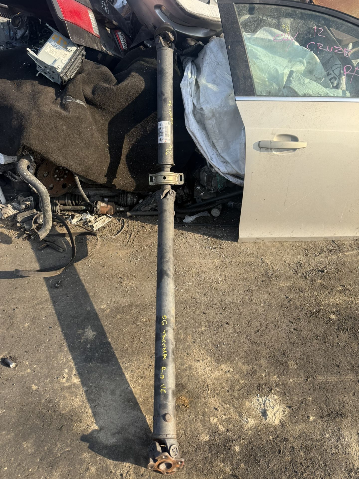 07 Toyota Tacoma v6 4.0 AT Driveshaft 2x4 $200