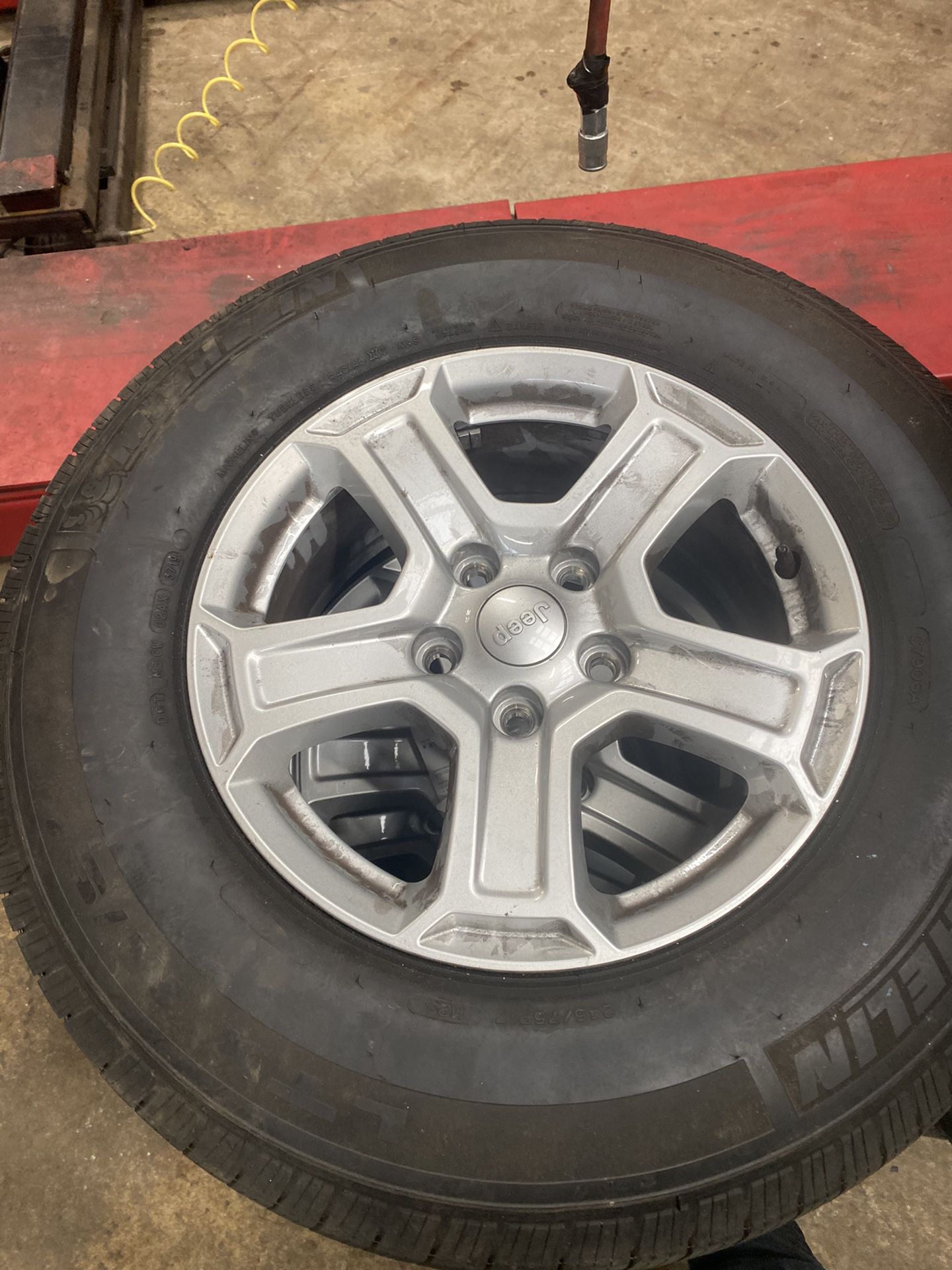 Jeep wheels 17’ 5x127 2457517 Michelin