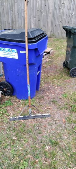 Various Long Cleaning Tools