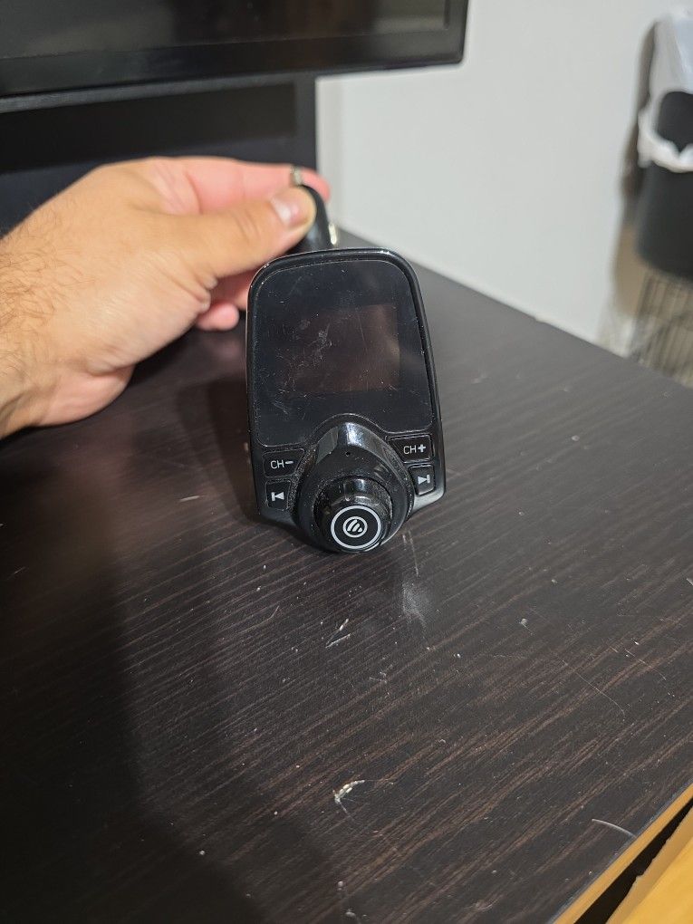 Wireless FM Transmitter With Bluetooth Wireless Technology