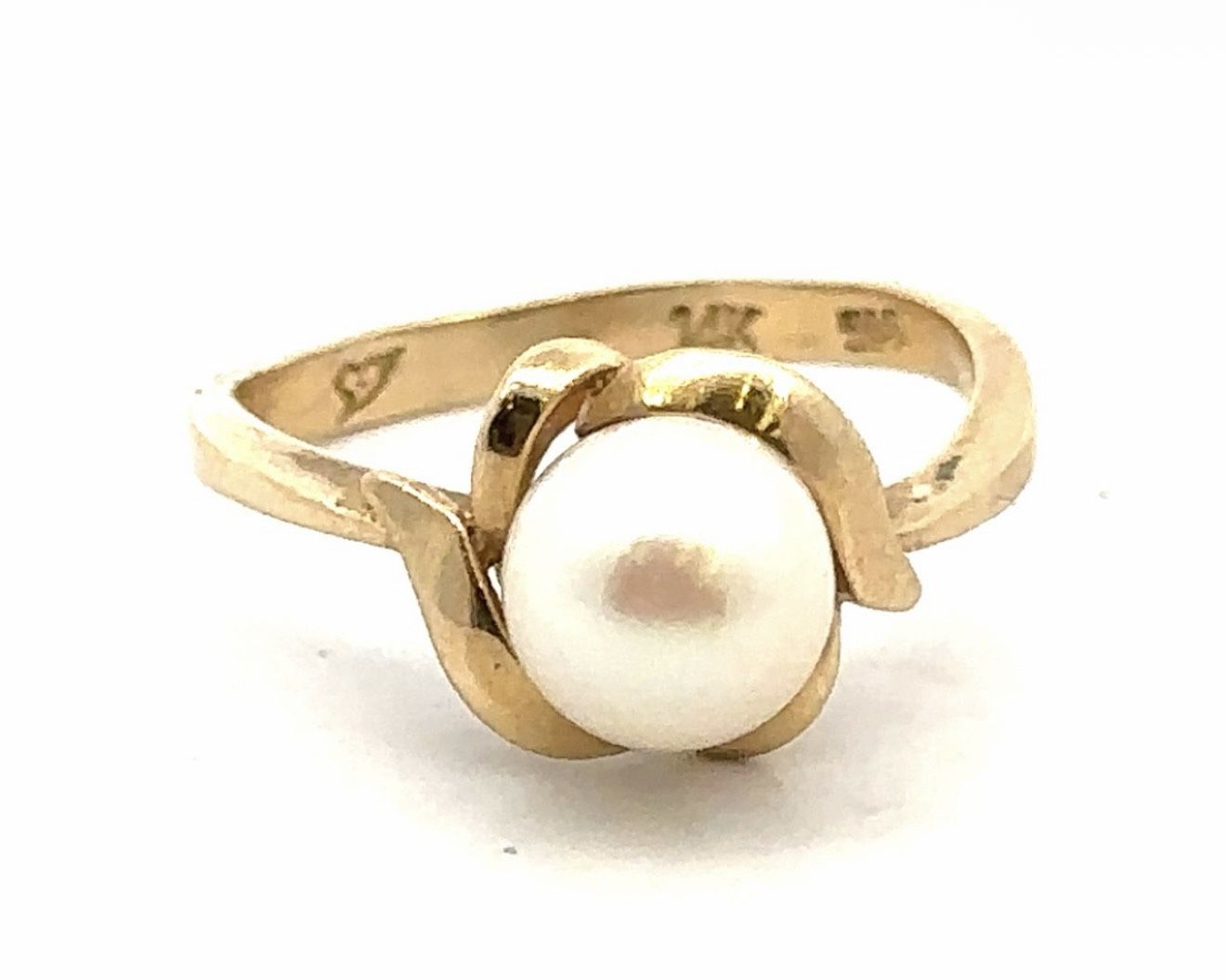 Woman’s Ladies 14k Yellow Gold Pearl Like Ring Size 5.5 GP3068117