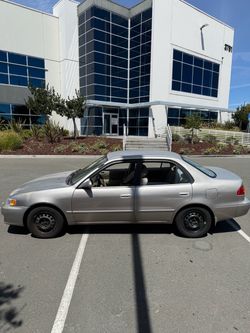 2001 Toyota Corolla Le Runs great !
