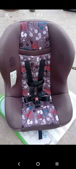 Carseat Mickey mouse it's use but clean