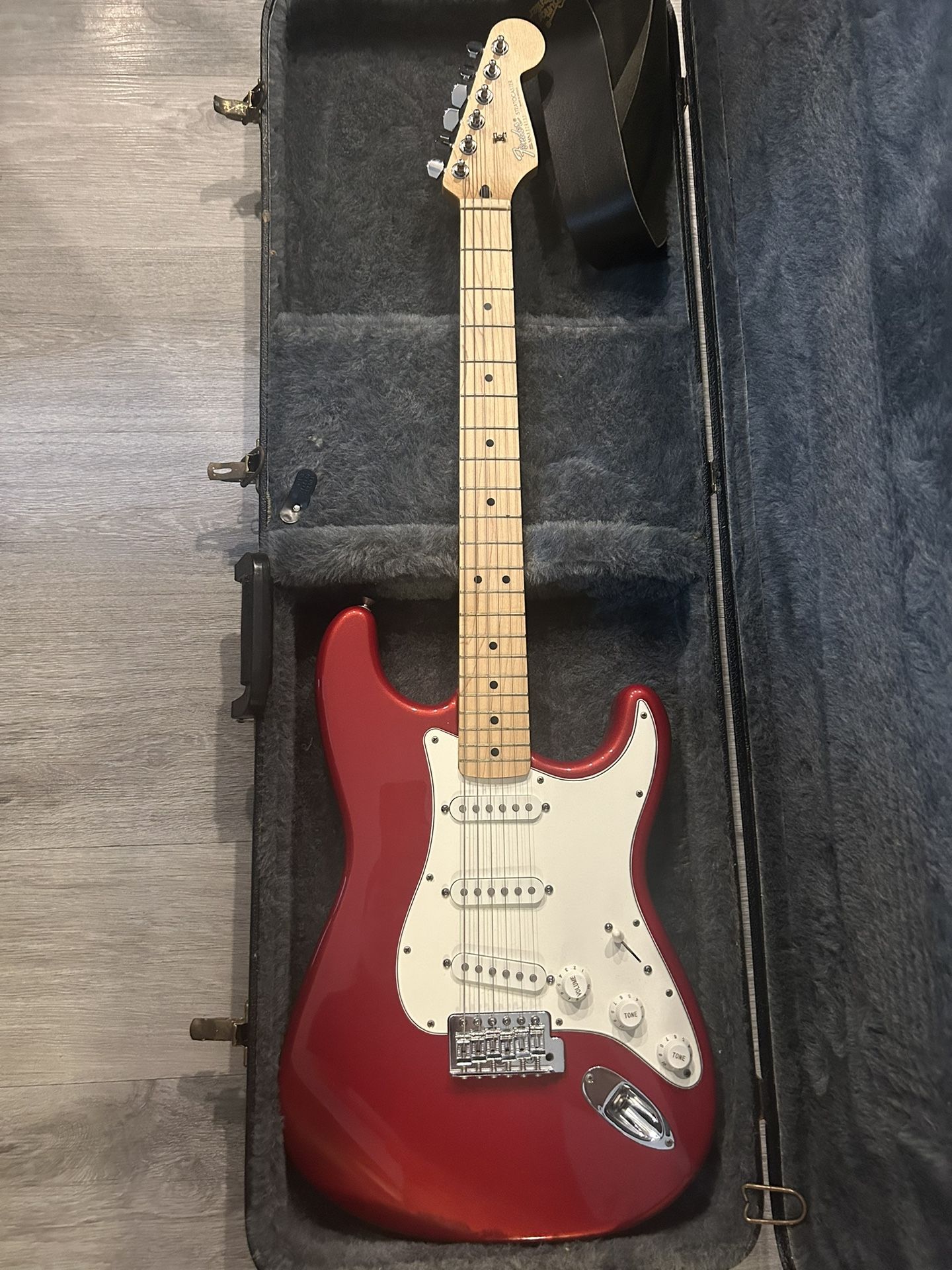 Very Nice Excellent Condition Fender MIM 1993 StratoCaster Electric Guitar