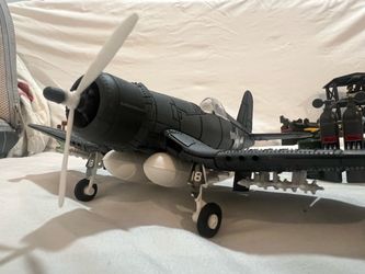 WWII U.S  Model Airplane with mini figures soldiers