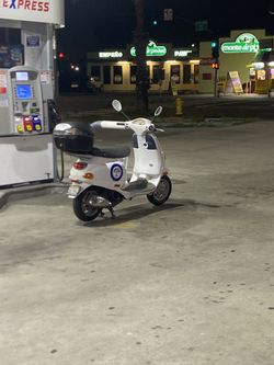 Vespa Moped (Read The Listing) Or No Response