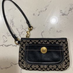 COACH  wristlet 