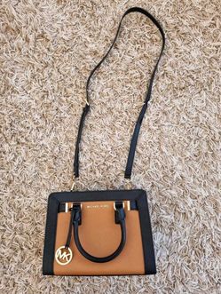 Micheal kors hand /crossbody bag in excellent condition
