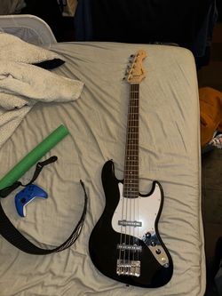Squier 5-String Jazz Bass