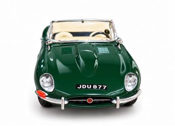 Bburago Jaguar E-Type Die-Cast M Convertible odel Car 1:18