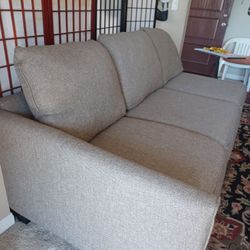 A beautiful 3-seater sofa like new