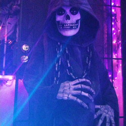 A Misfit mask Animatronic .. works Great Awesome Piece