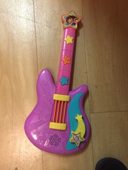 Guitar Dora