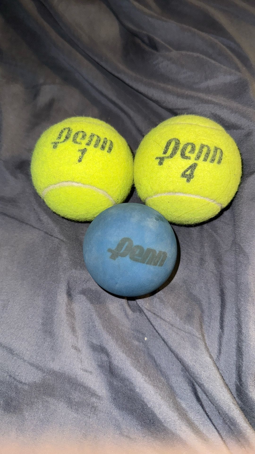 2 Penn Tennis Ball 1 Penn Racket Ball