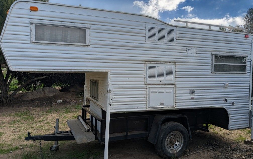 ***RARE**VINTAGE**ORIGINAL**1969 Dolphin Cab-Over Camper