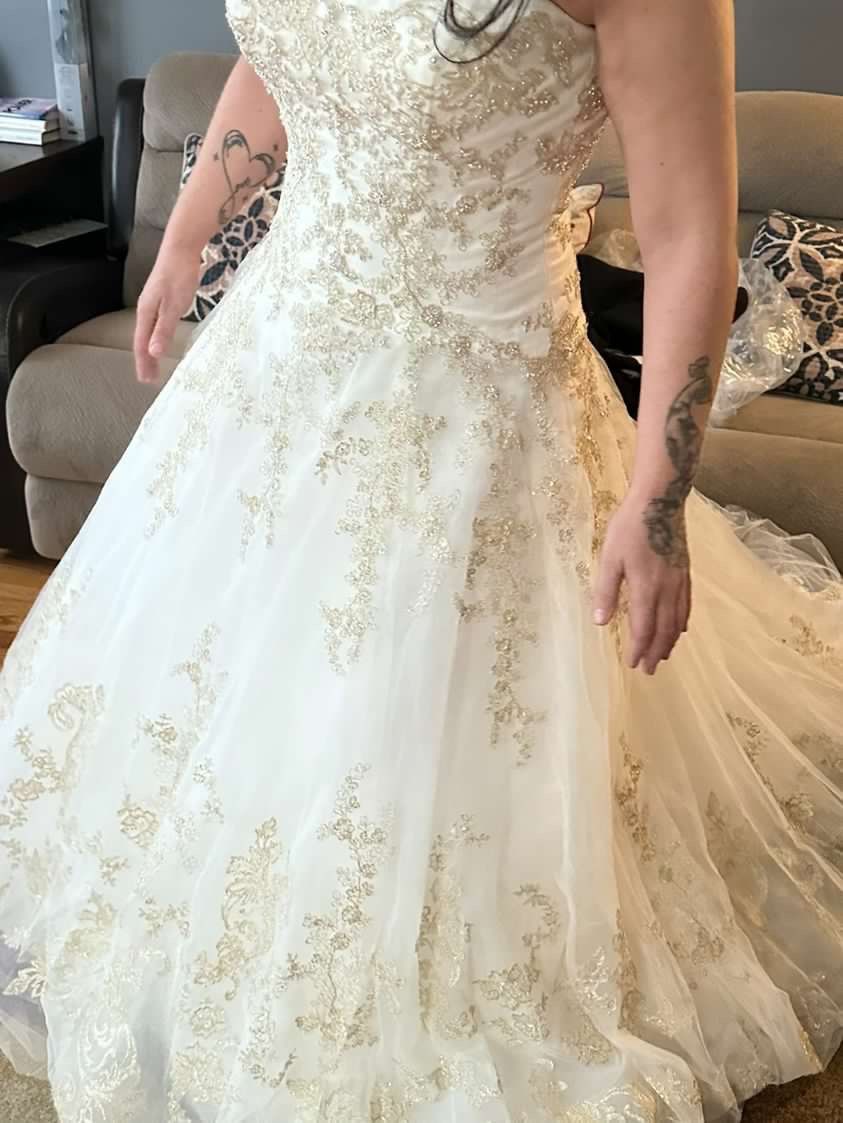 Size 12  OLEG CASSINI Wedding Dress