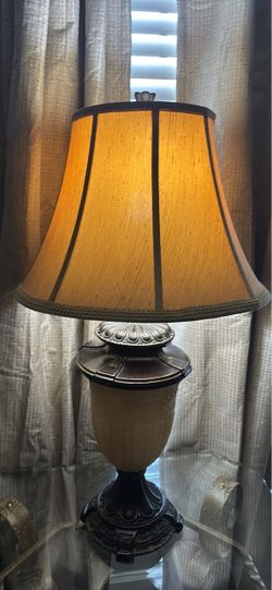 Traditional Table Lamp with Amber Shade