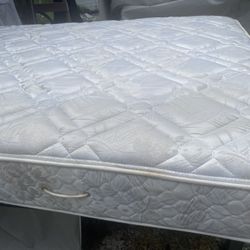 Queen Posturopedic. Matress. 