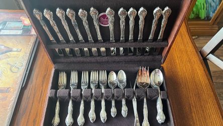 Vintage Oneida Community Silverplate Flatware Set w/Wooden Chest - 60+ Pieces
