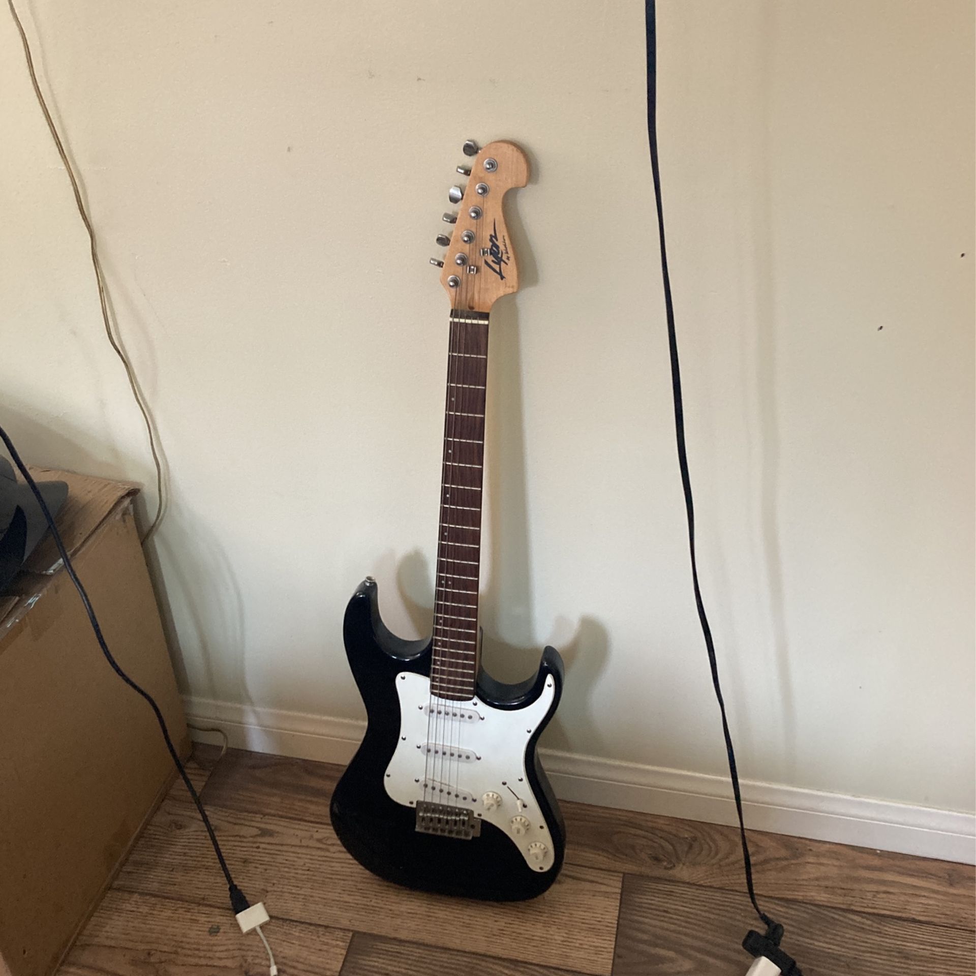 WASHBURN Lyon Stratocaster style Electric Guitar FRESH setup