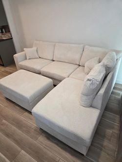 New Sectional Couch with Chaise and Storage Ottoman! Free Delivery 🚚!