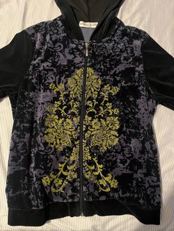 Woman’s dark vintage zip up
