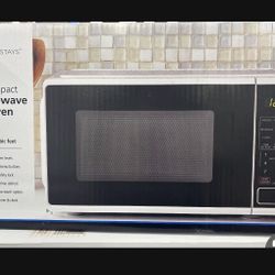 Microwave NEW never Opened 