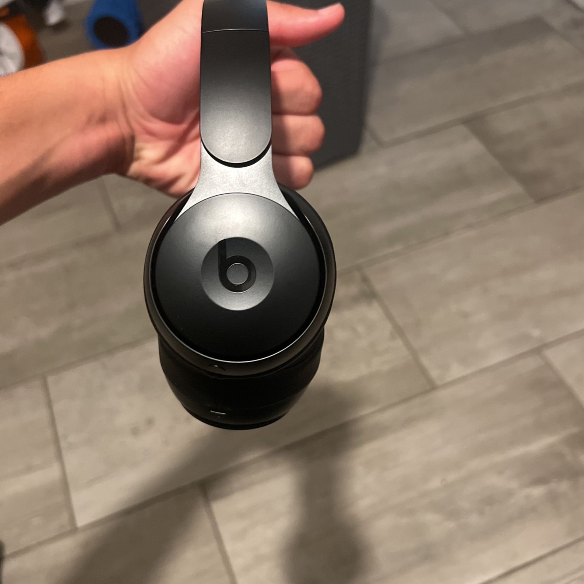 Beats Solo Pro