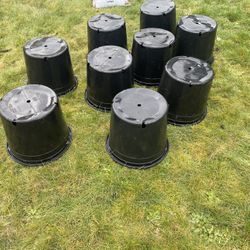 Used Garden Pots for Sale – Various Sizes & Great Condition!