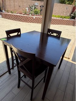 Beautiful Dinning set Table & 3 Chairs.