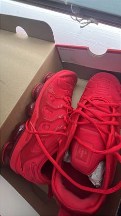Nike Air maxes triple red