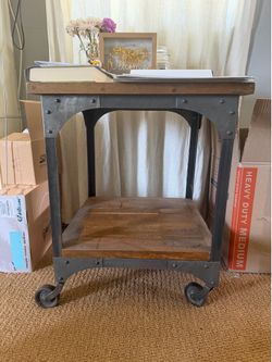 Wood & Metal end table 20”x20”xH25”