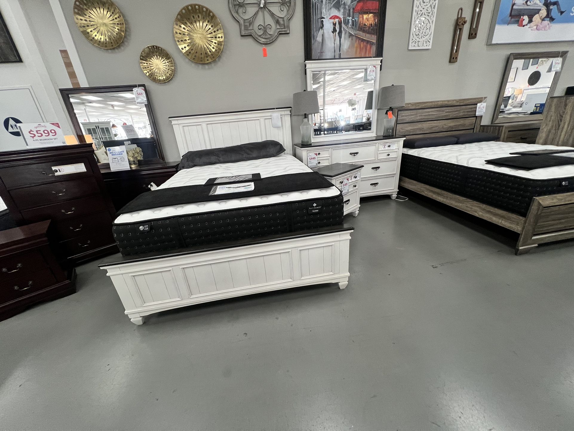 BEDROOM SET 4 PC (BED FRAMEDRESSER MIRROR NIGHTSTAND!!