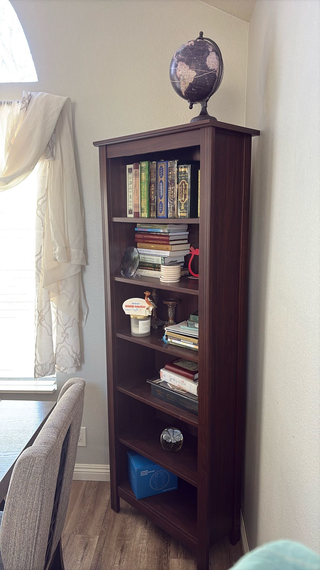 Bookshelve