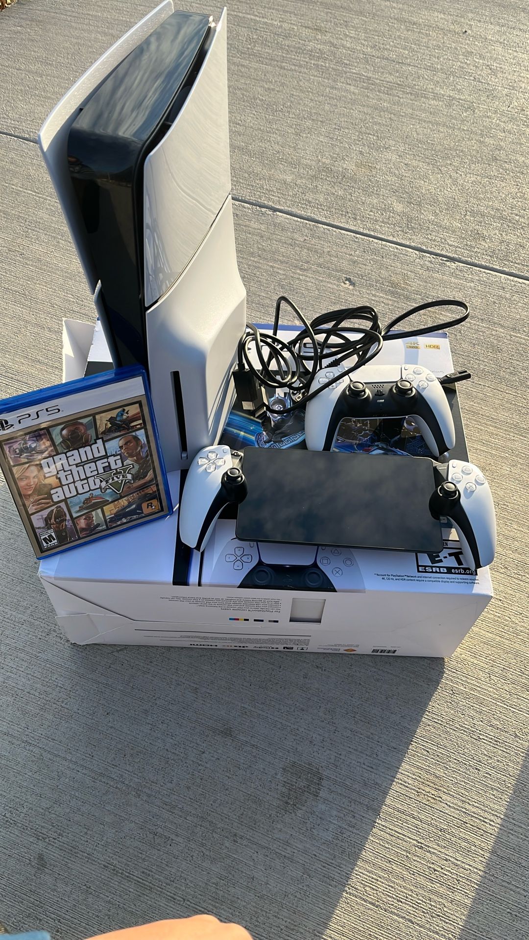 Ps5 Disc Version With A GTA5 Game And A Ps5 Portal (BUNDLE)