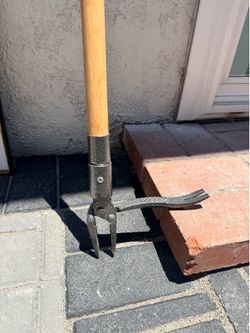 Wilfiks Weed Puller (Wood Handle)