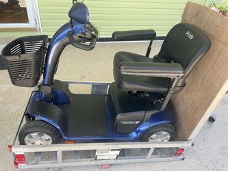 MOBILITY SCOOTER, PRIDE 4 wheel with Car Carrier