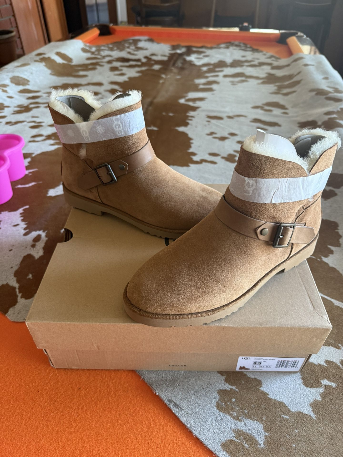 Women’s Ugg Romely Short Buckle Boots Chestnut color Size 8.5