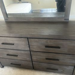 Dresser
