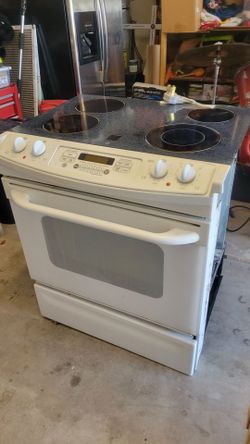 GE Profile 30" Electric Range with Glass Cooktop (Drop In/Slide In)