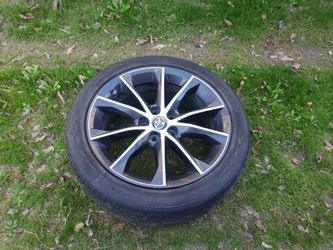 Se vende 1 rims toyota camry 2018