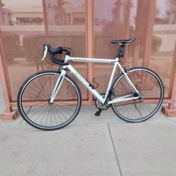 Gav1n Nuovo Road Bike