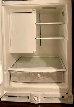 Compact refrigerator