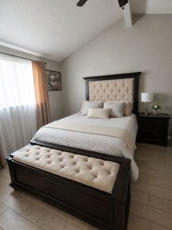 Queem bed frame