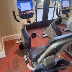 Precor RBK 885 Recumbent Bike W 15” Touch Screen 