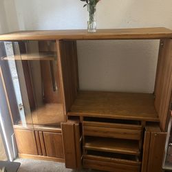 ENTERTAINMENT CENTER / TV STAND / SHELF 