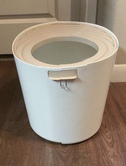 automatic pet feeder and t Litter Box and back  Each One $25